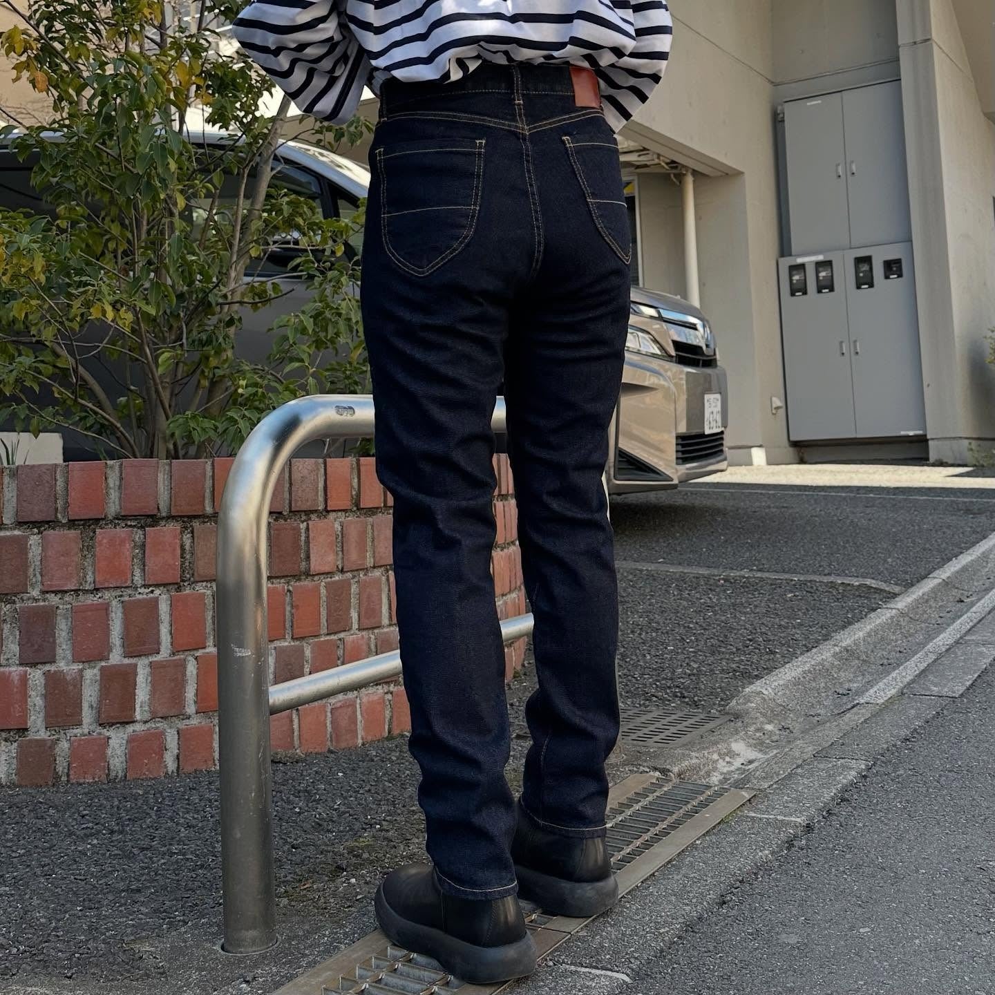 ストレッチデニムスリムテーパードパンツ 73979 DEEPBLUE